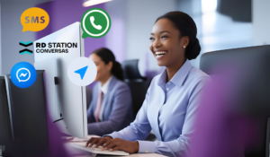 SDR feliz atendendo clientes com o RD Conversas